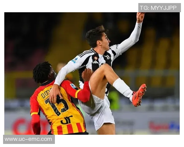 库普梅纳斯传中被扑后图拉姆紧随其后射门再遭门将拒绝